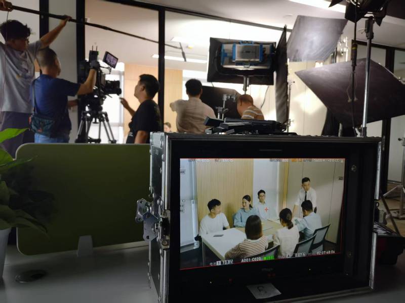井研县TVC拍摄公司：科技产品视觉化大师，诠释未来感与功能美学
